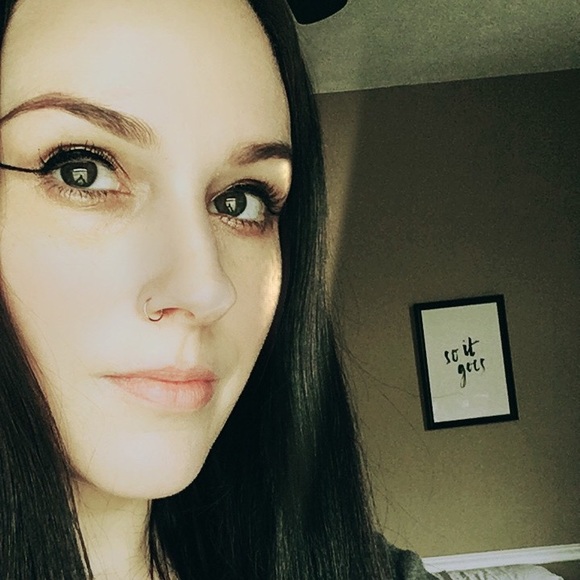 Meet your Posher, Alexandra - Picture 1 of 1